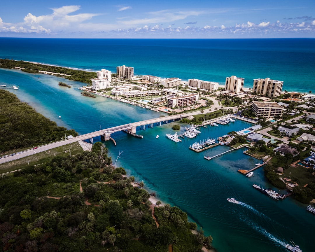 Builder pitches townhomes with buyer aid, free land in St. Pete — Florida real estate