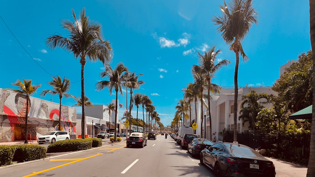 Price Cuts Creep Back Up as Summer Selling Season Stalls — Florida real estate
